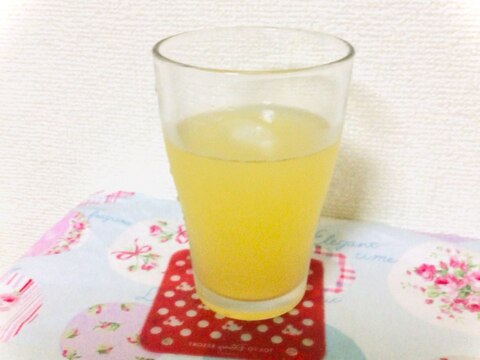 リンゴ炭酸ジュース